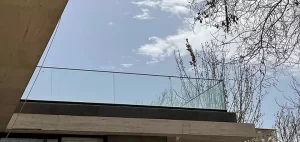 مزایای جان پناه شیشه ای چیست-۲